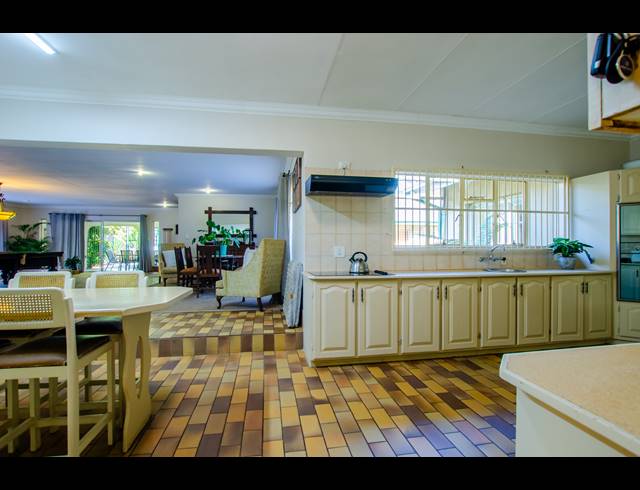 6 BEDROOM FREESTANDING FOR SALE IN WINGATE PARK